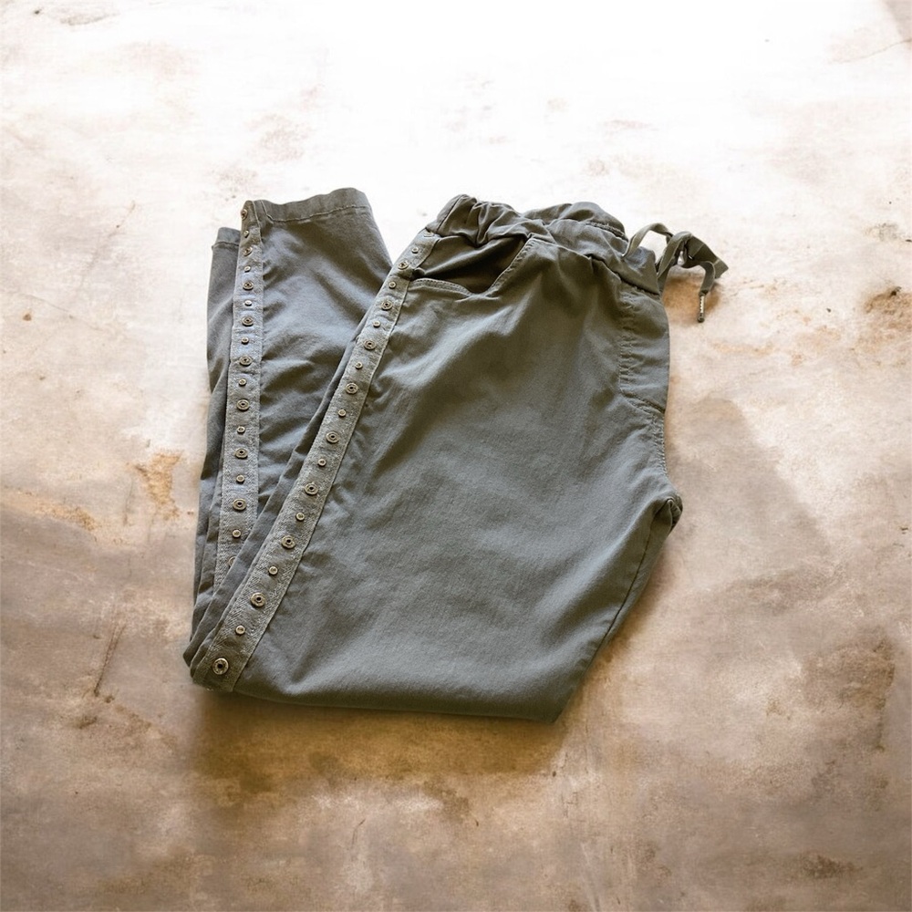 Woven Ankle Crop Pants with Side Snap Detail - Olive
